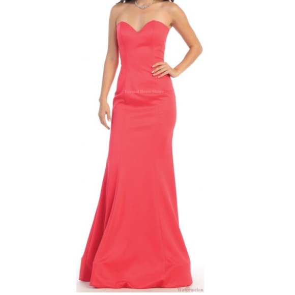 Gorgeous simple long gown - Picture 7 of 8